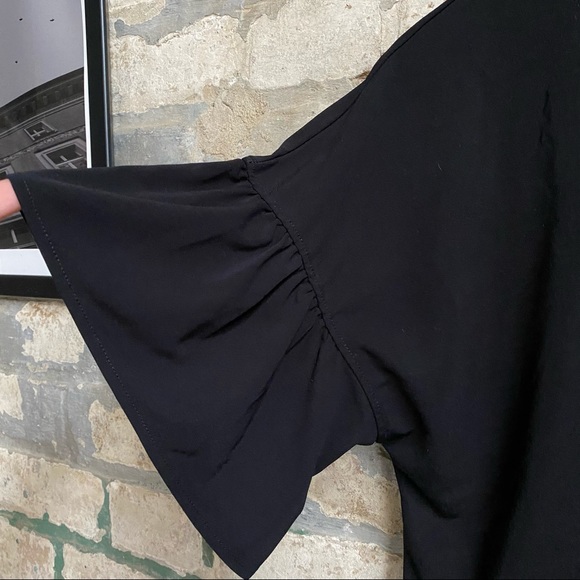 UniQlo black ruffled sleeve T-shirt sizeSm - Picture 4 of 4